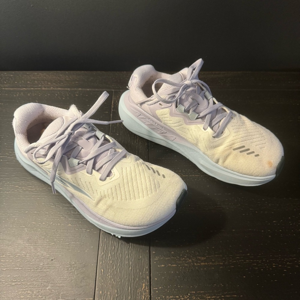 Altra Women’s Paradigm 8 in Purple Size 6.5 - 2 Months Old